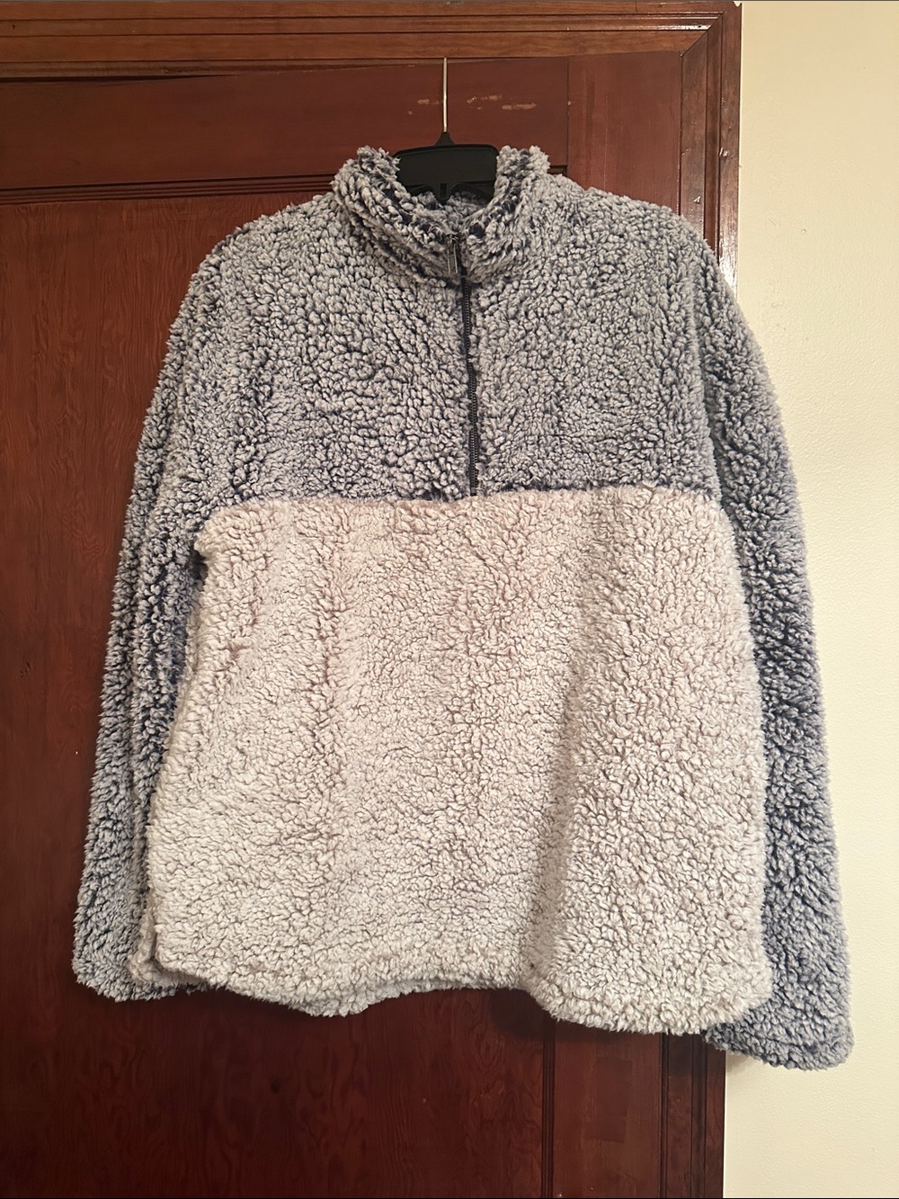 Thread & Supply Women’s Sz Medium Cozy Two-Tone Sherpa Pullover - Gray and Cream